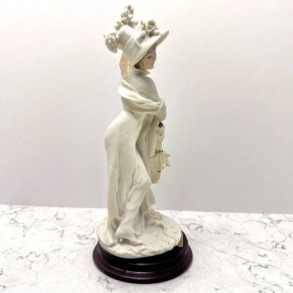 Giuseppe Armani Florence Italy CLAIRE Figurine 0654 F - Domina Con Ombrellino